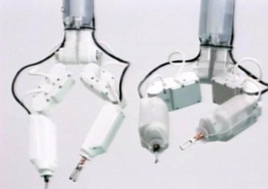 رباتی که در فضا جراحی می‌کند